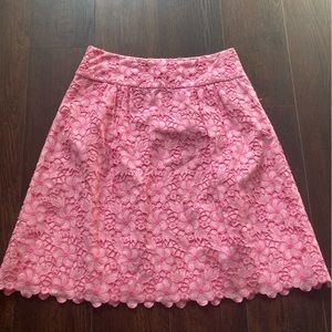 Beautiful Lilly Pulitzer overlay skirt. Size 8